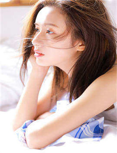 《男子修洗衣机被卡-叶子楣尺度写真辣露侧乳》